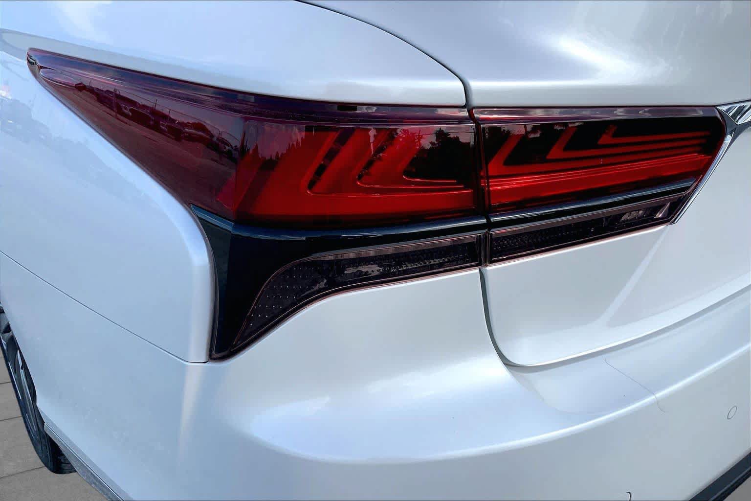 Used 2021 Lexus LS 500 w/ Accessory Package (Z2) RWD image 28