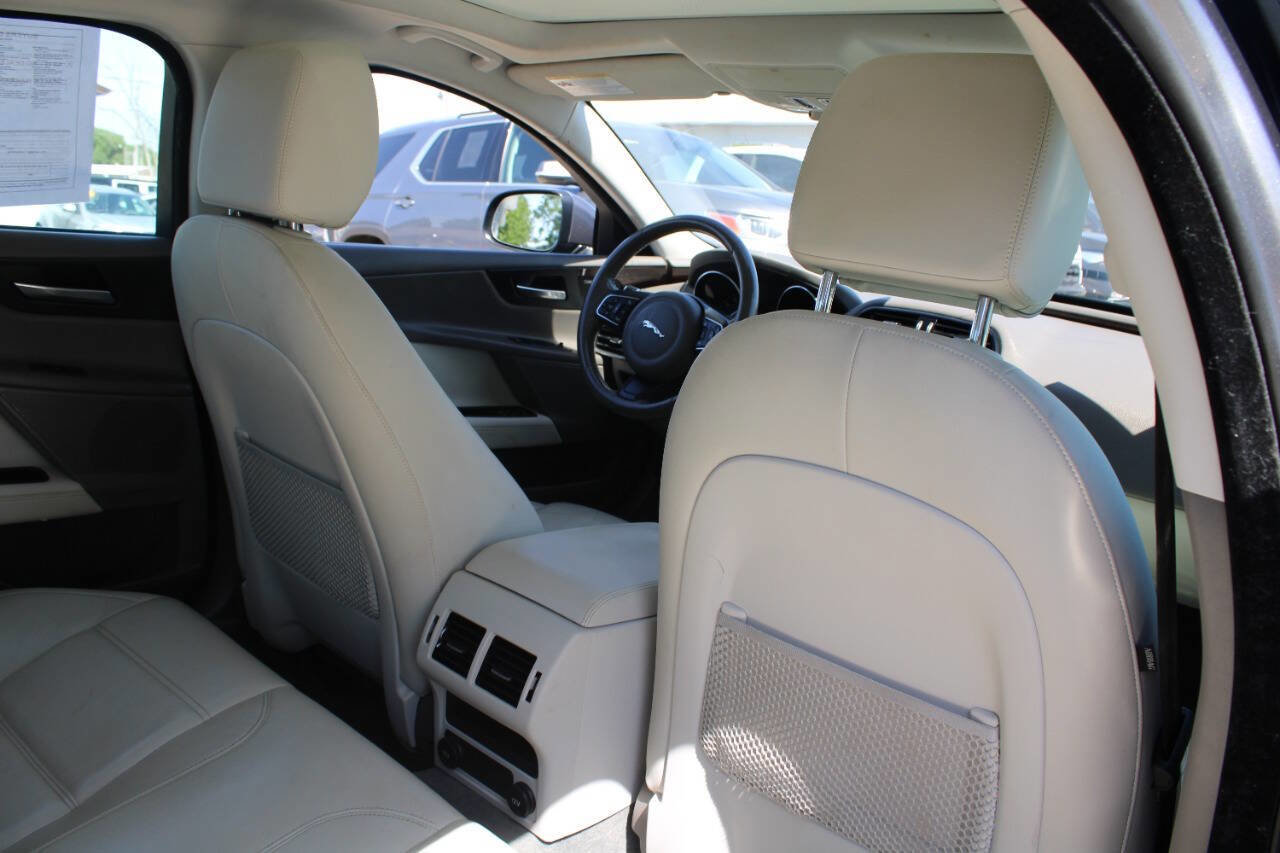 Used 2017 Jaguar XE Prestige AWD/4WD image 10