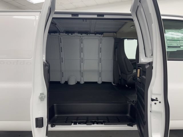 New 2026 Chevrolet Express 2500 Extended w/ Driver Convenience Package RWD image 20