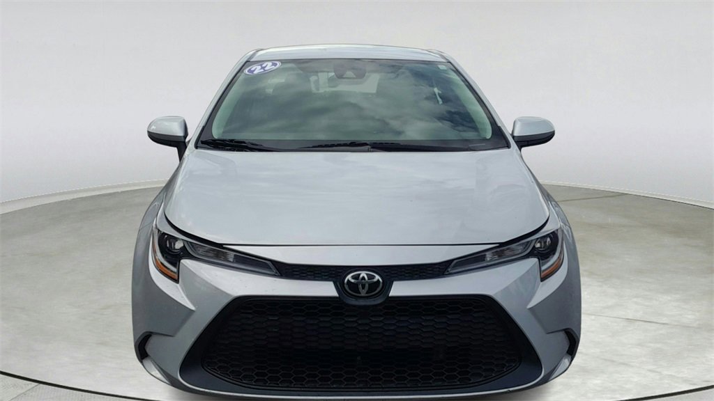 Used 2022 Toyota Corolla LE image 2