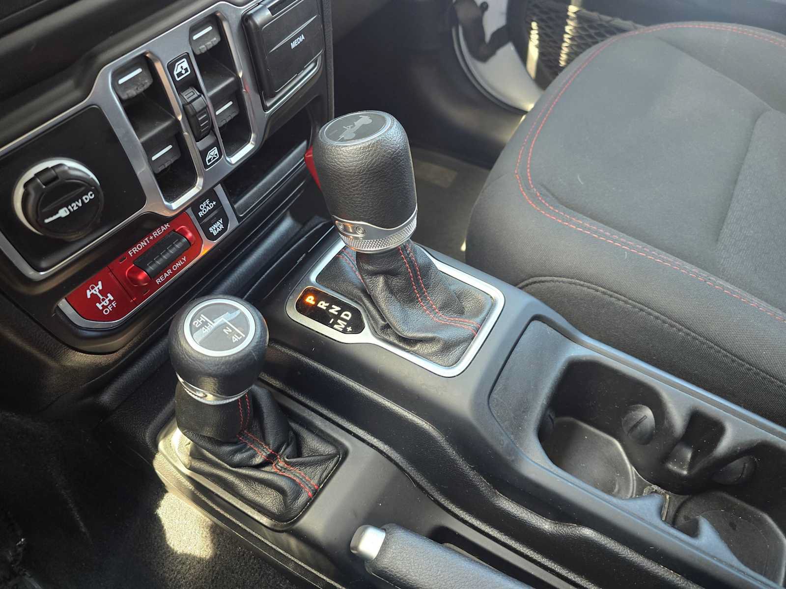 Used 2021 Jeep Wrangler Unlimited Rubicon w/ Cold Weather Group AWD/4WD image 32