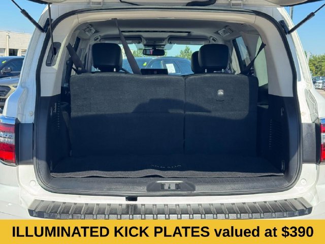 Used 2022 Nissan Armada SL w/ Captain's Chairs Package AWD/4WD image 6