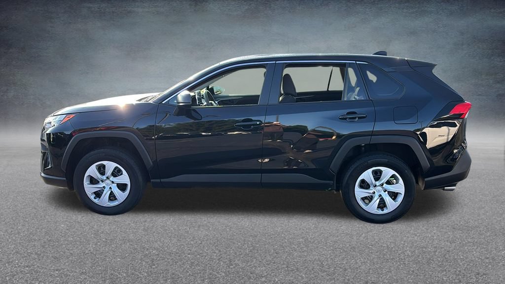 Used 2025 Toyota RAV4 LE AWD/4WD image 4