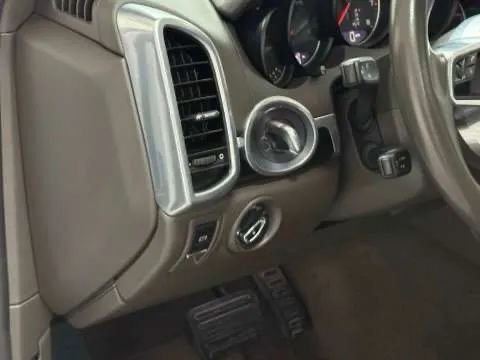 Used 2018 Porsche Cayenne Platinum Edition image 39