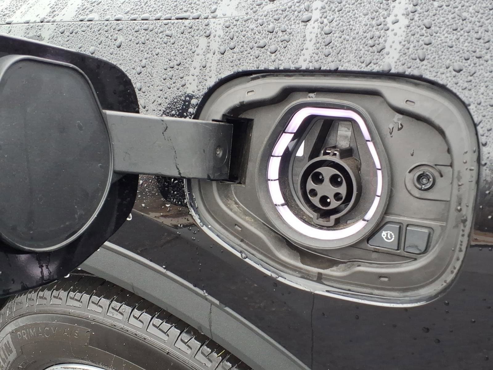 Used 2024 Ford Escape SE w/ PHEV Premium Package image 27