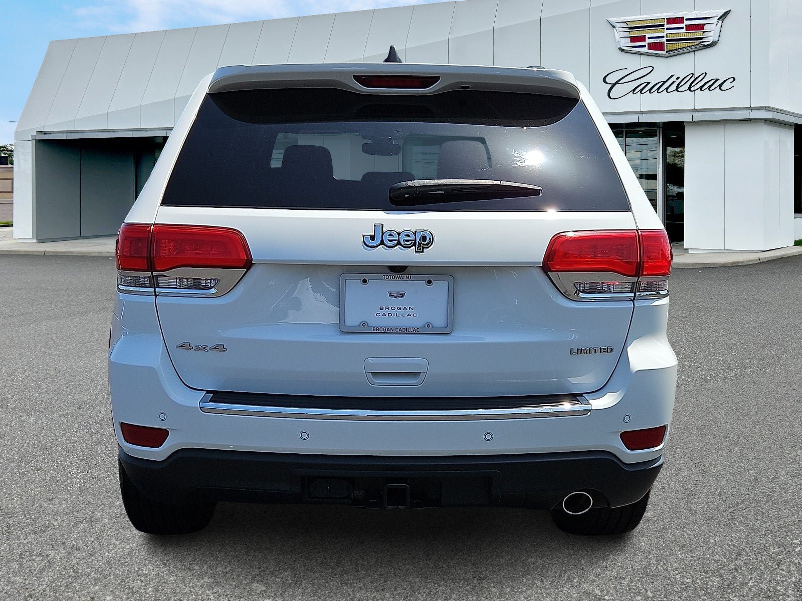 Used 2018 Jeep Grand Cherokee Limited AWD/4WD image 5
