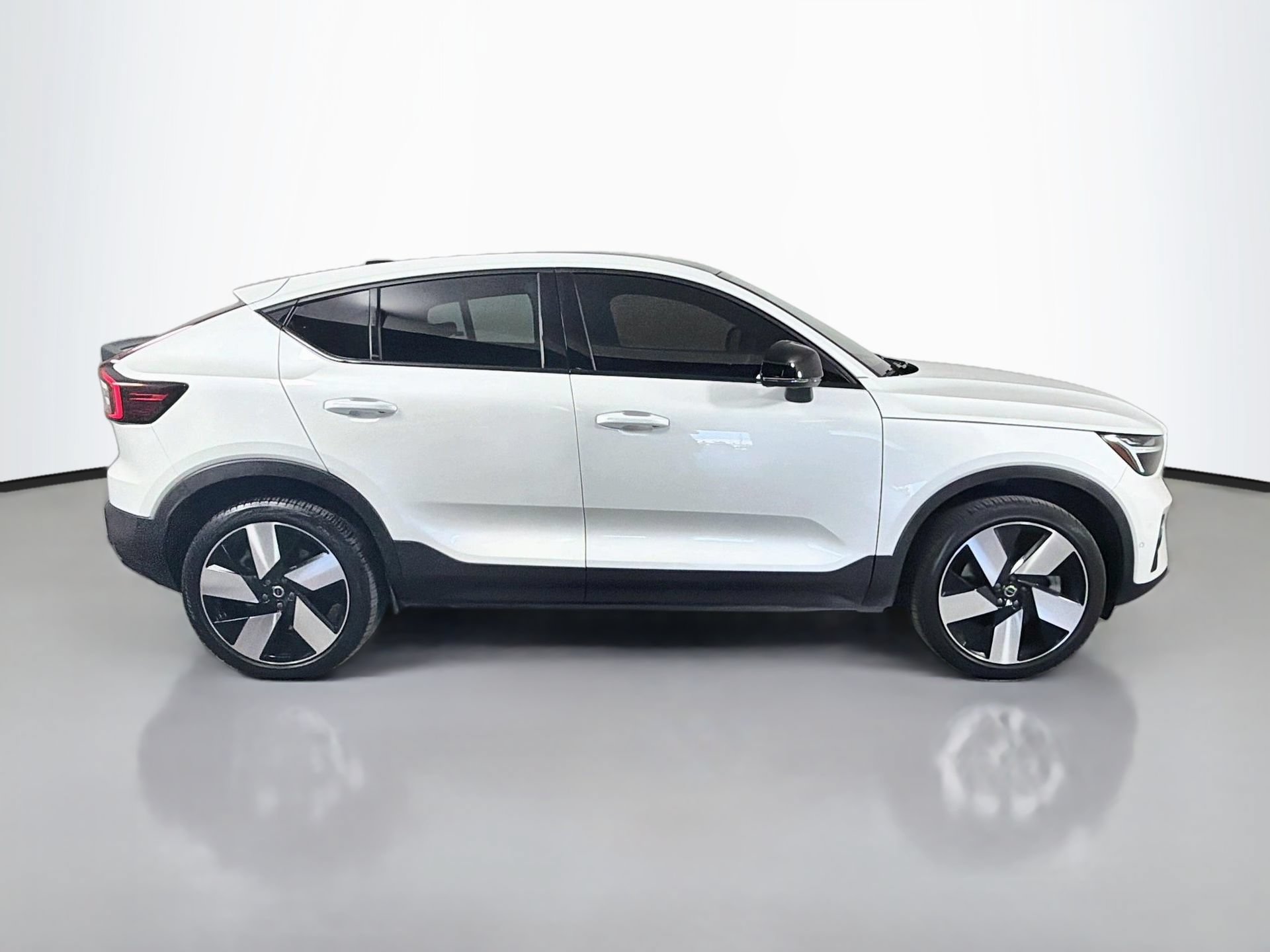 Certified 2023 Volvo C40 P8 Recharge Plus w/ Climate Package AWD/4WD image 5