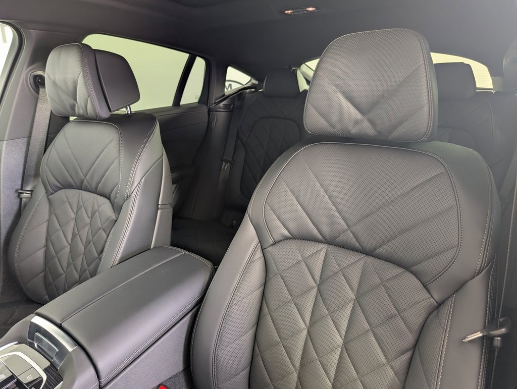 New 2026 BMW X6 xDrive40i w/ Climate Comfort Package image 12