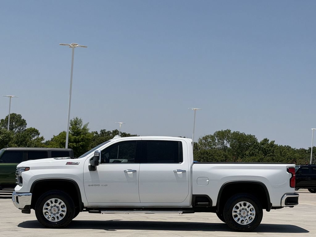 Used 2024 Chevrolet Silverado 2500 LTZ w/ LTZ Convenience Package AWD/4WD image 3