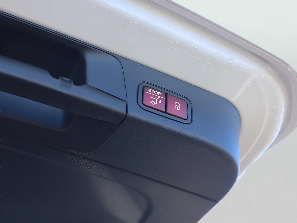 New 2026 Mercedes-Benz GLB 250 4MATIC image 11