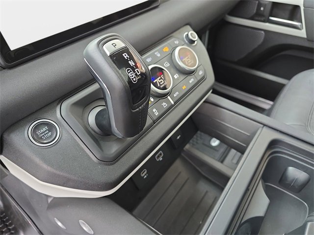 Used 2023 Land Rover Defender 110 SE image 24