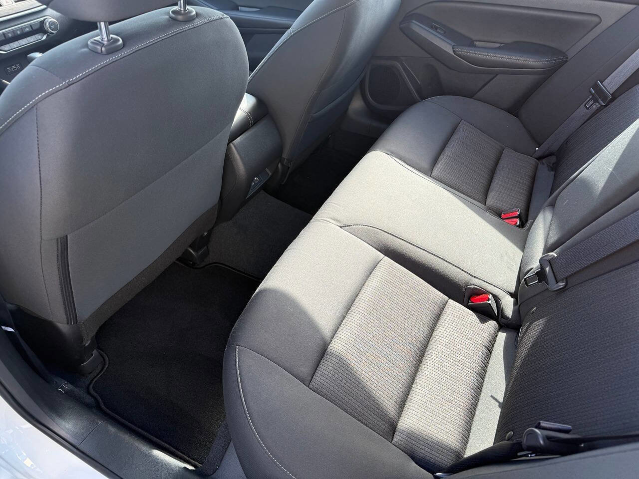 Used 2025 Nissan Altima 2.5 SV image 11