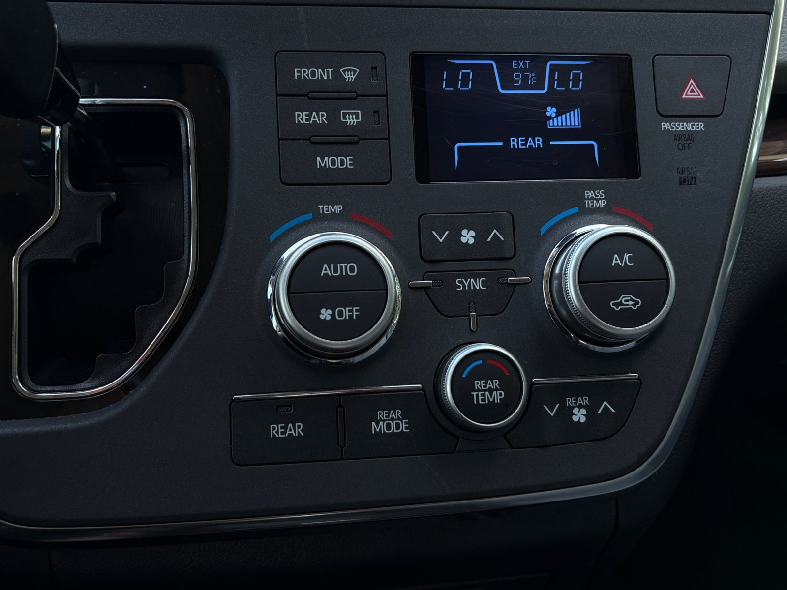 Used 2019 Toyota Sienna Limited Premium FWD image 18