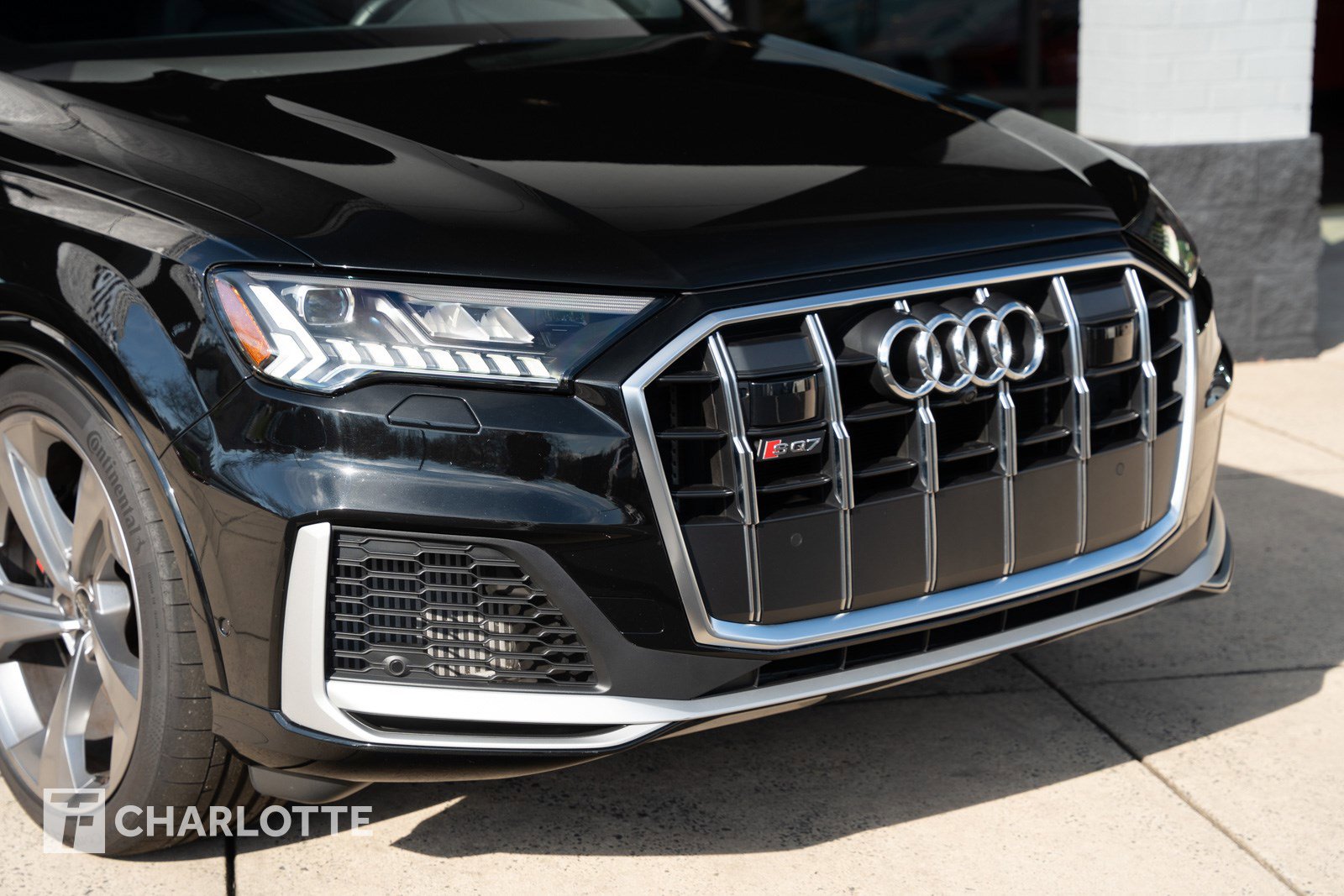 Used 2023 Audi SQ7 Premium Plus w/ Towing Package image 2