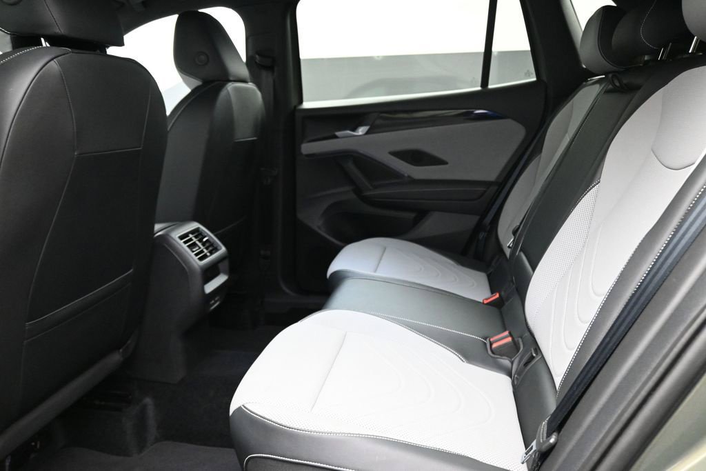 Used 2025 Volkswagen Tiguan SE R-Line AWD/4WD image 15
