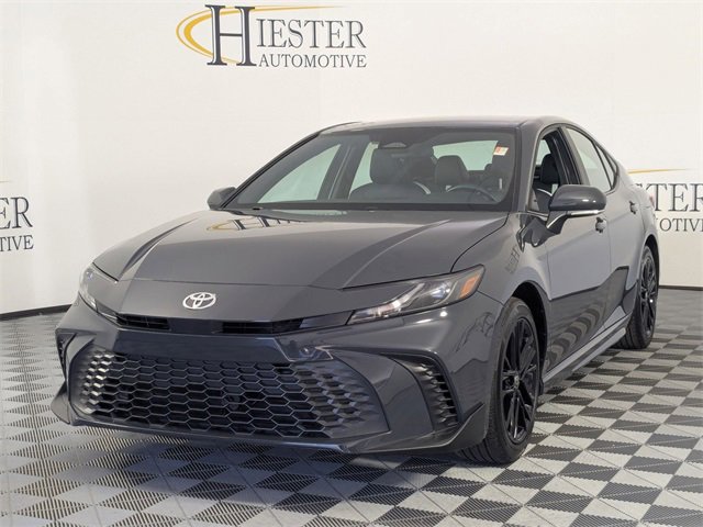 Used 2025 Toyota Camry SE image 4