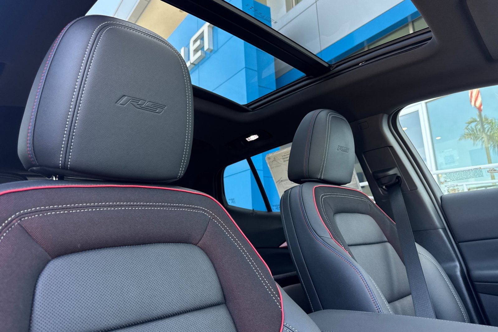 New 2025 Chevrolet Equinox EV RS image 17