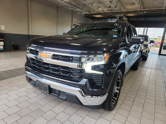 Used 2024 Chevrolet Silverado 1500 LT RWD image 3