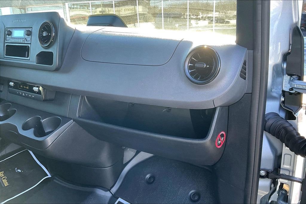Used 2025 Mercedes-Benz Sprinter 2500 image 14