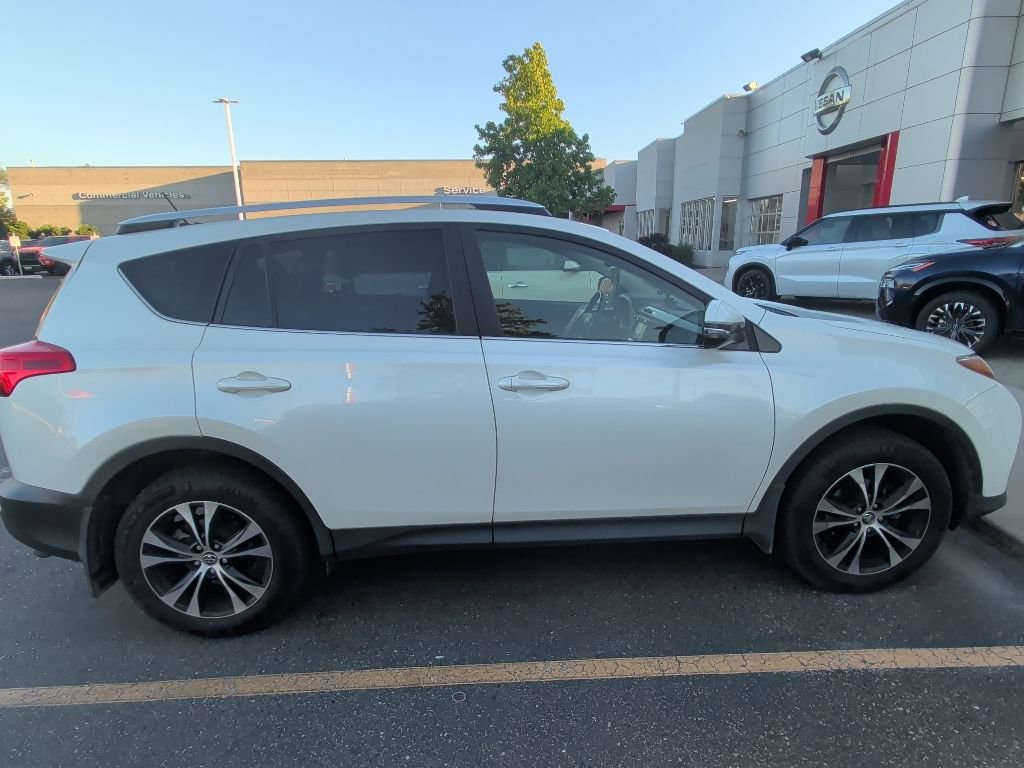 Used 2015 Toyota RAV4 Limited AWD/4WD image 2