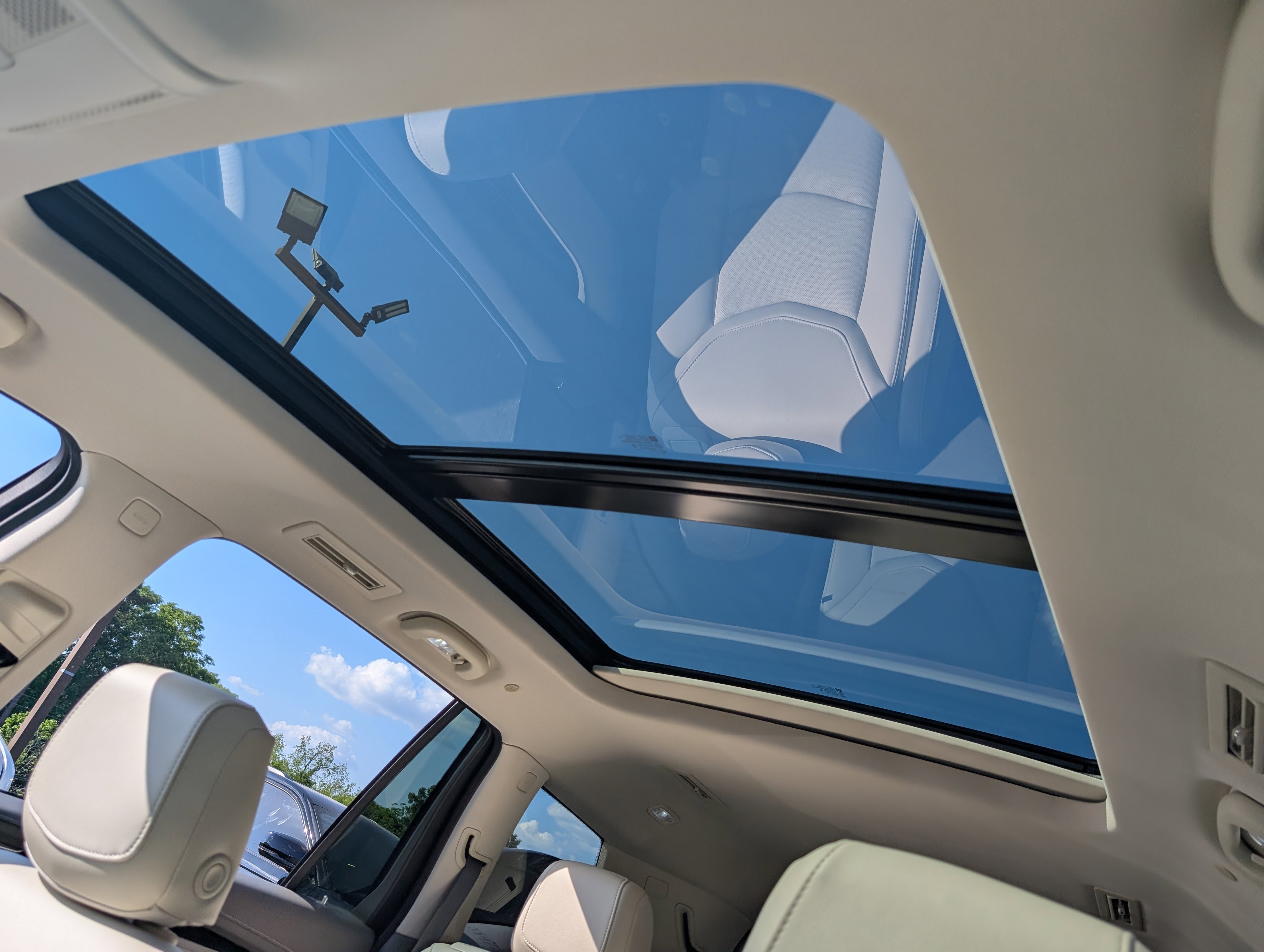 Used 2025 Cadillac XT6 Premium Luxury FWD image 13