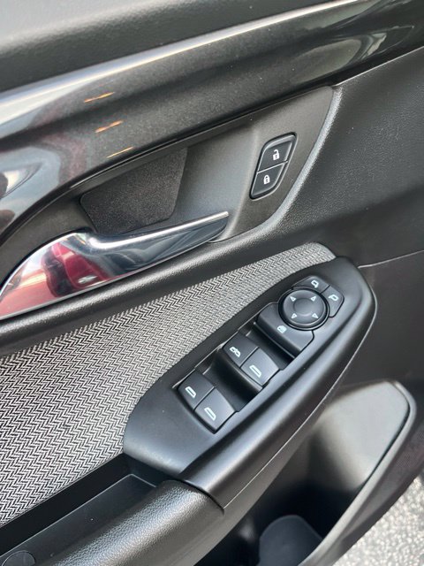 Used 2025 Chevrolet TrailBlazer LT w/ LT Cold Weather Package FWD image 12