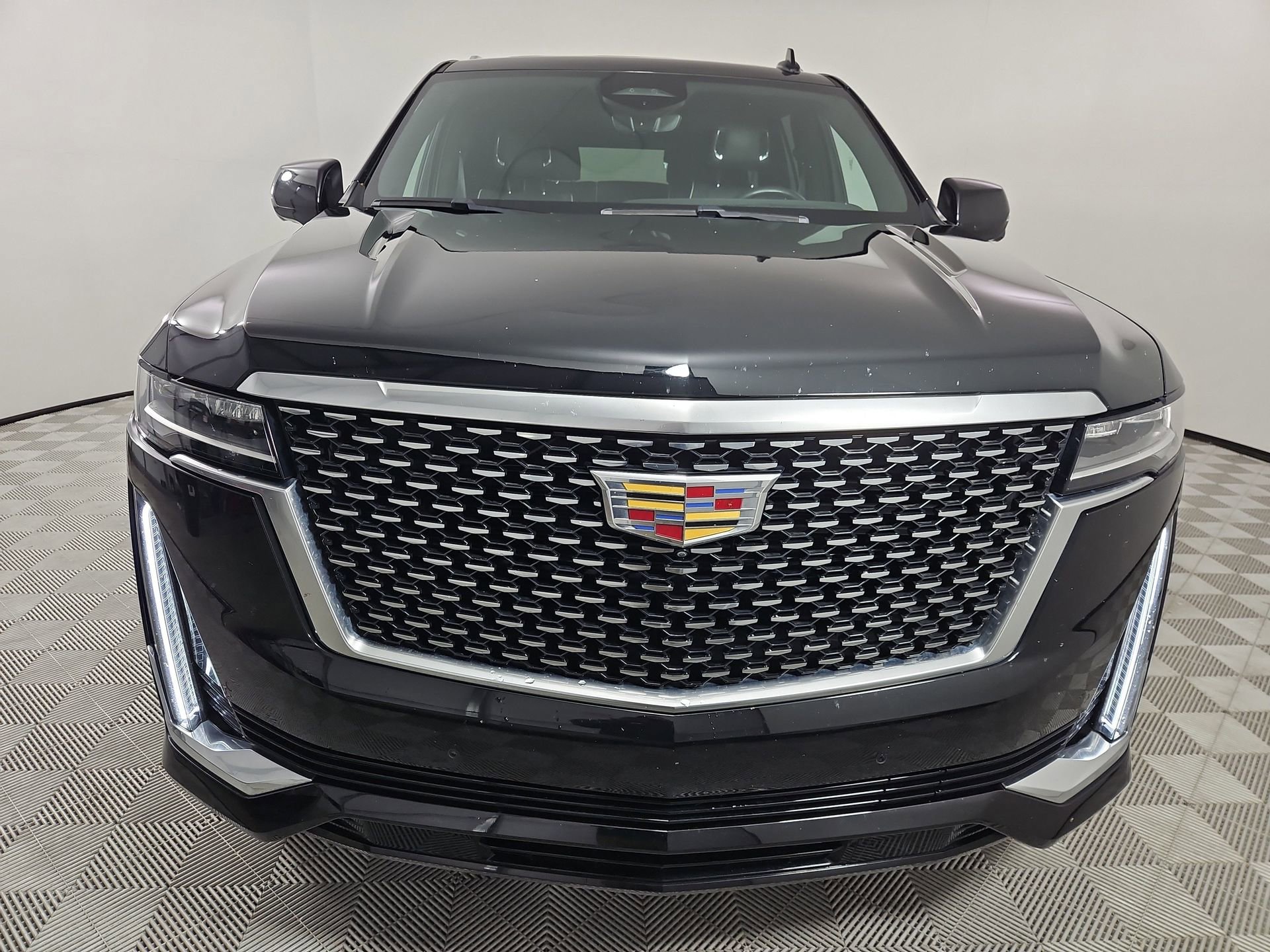 Used 2023 Cadillac Escalade Premium Luxury AWD/4WD image 2