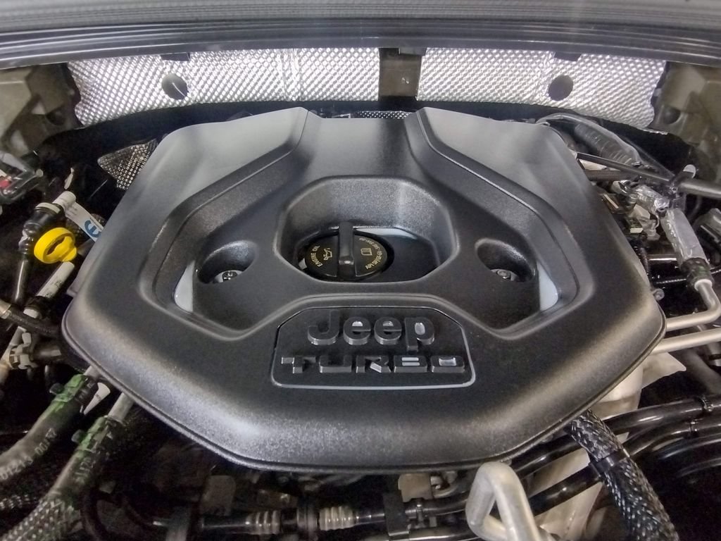 Used 2023 Jeep Grand Cherokee Summit AWD/4WD image 9