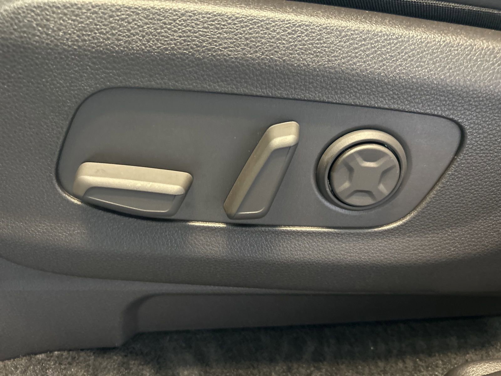 New 2026 Kia Carnival EX image 19