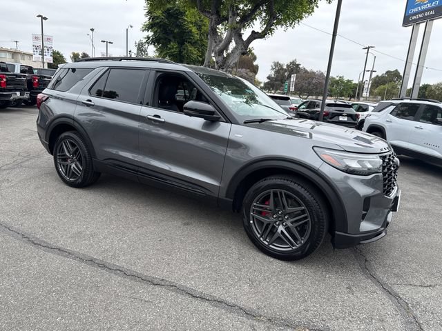 Used 2025 Ford Explorer ST-Line w/ ST-Line Street Pack AWD/4WD image 7