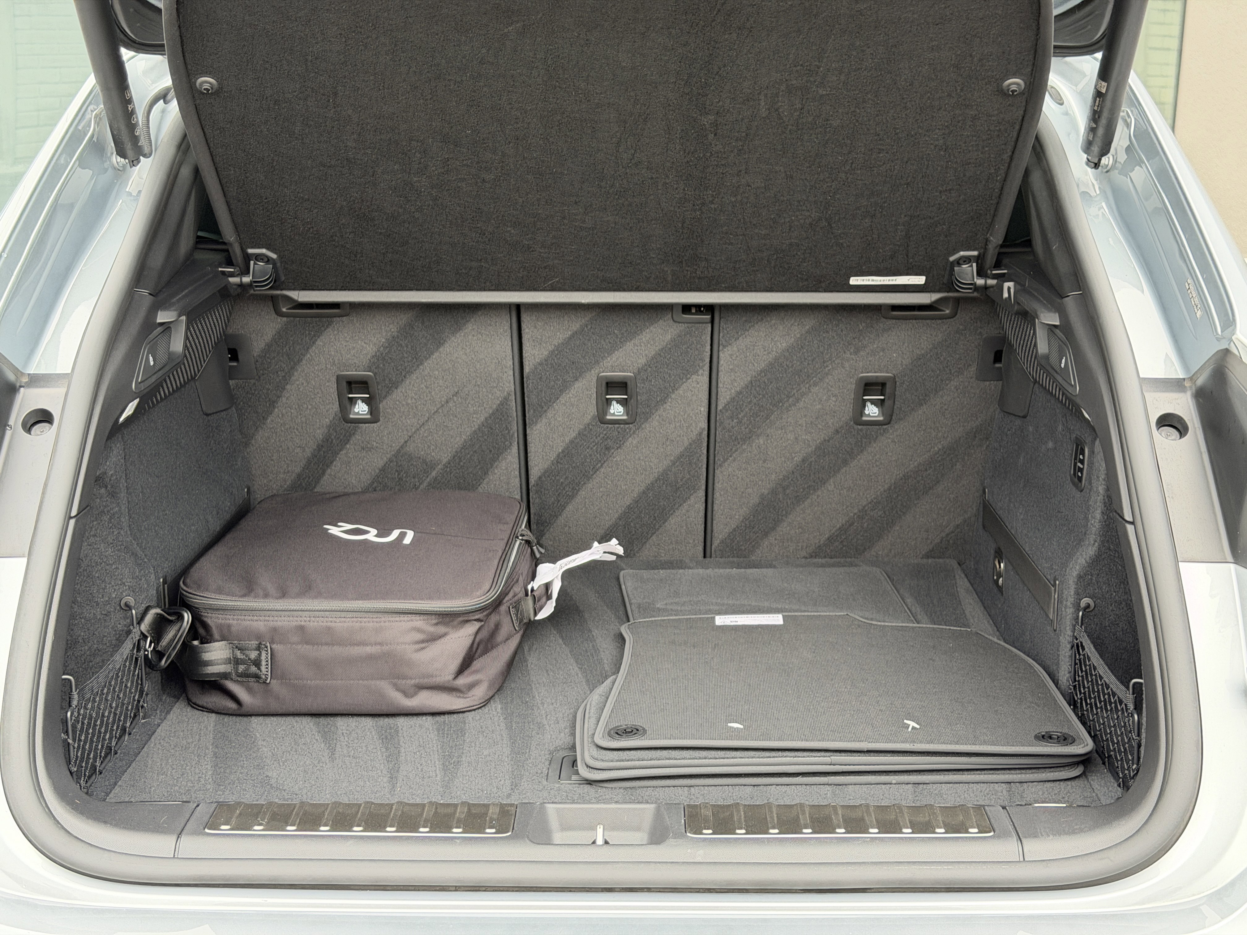 Used 2024 Porsche Macan 4 Electric image 15