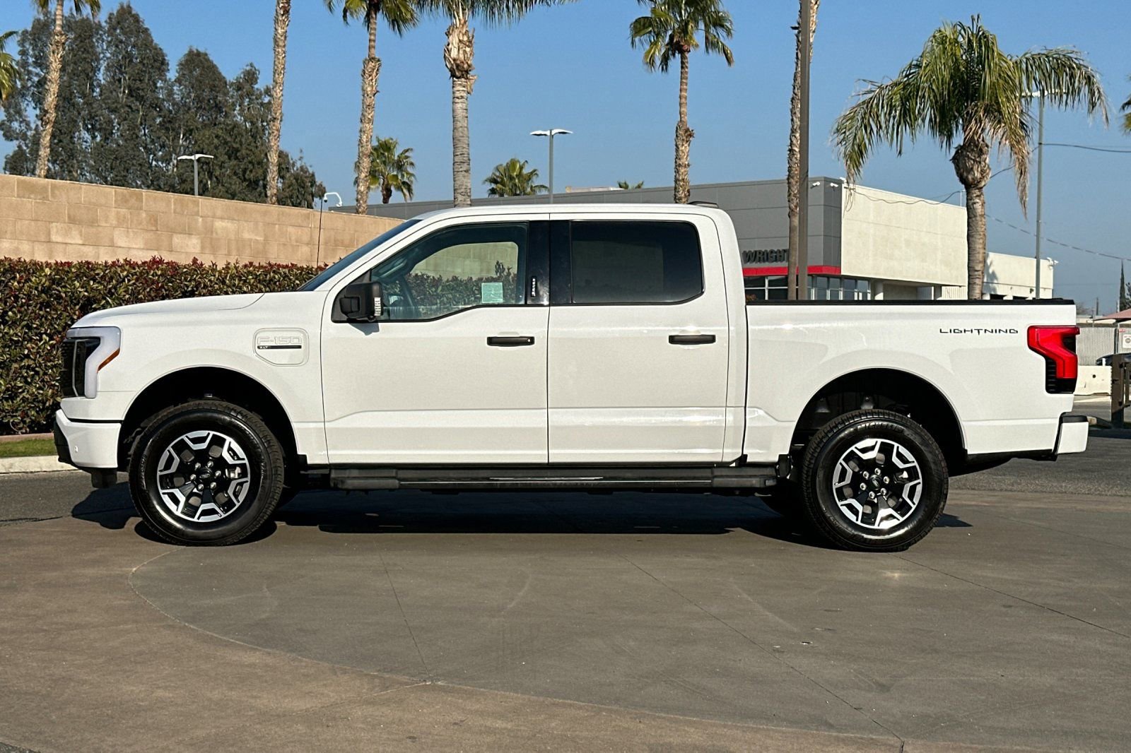 Used 2023 Ford F150 Lightning XLT image 7