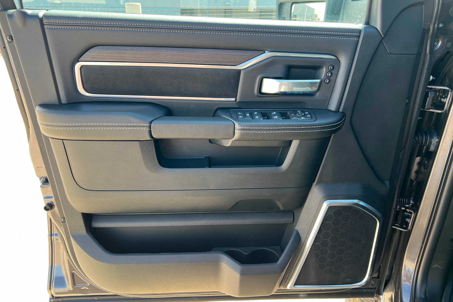 New 2026 RAM 3500 Laramie AWD/4WD image 14