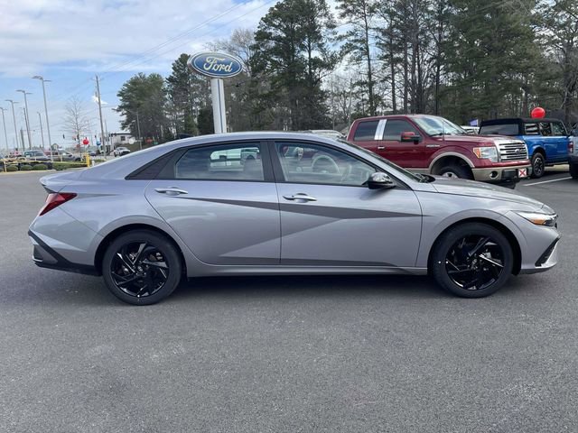 Used 2026 Hyundai Elantra Sport image 3