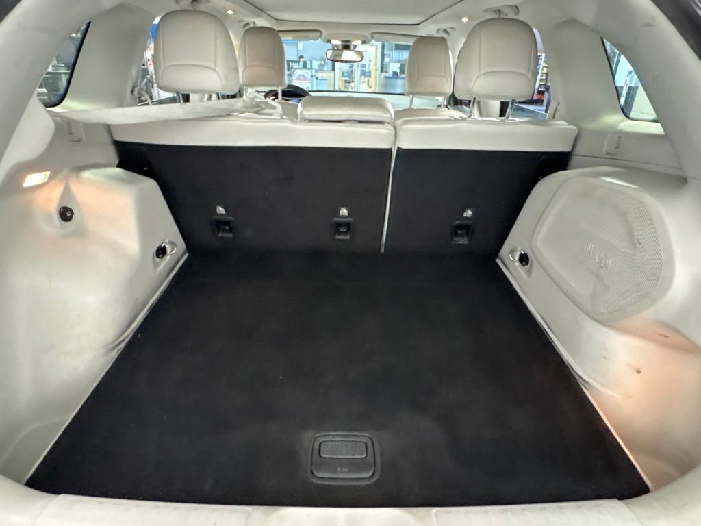 Used 2019 Jeep Cherokee Limited AWD/4WD image 23