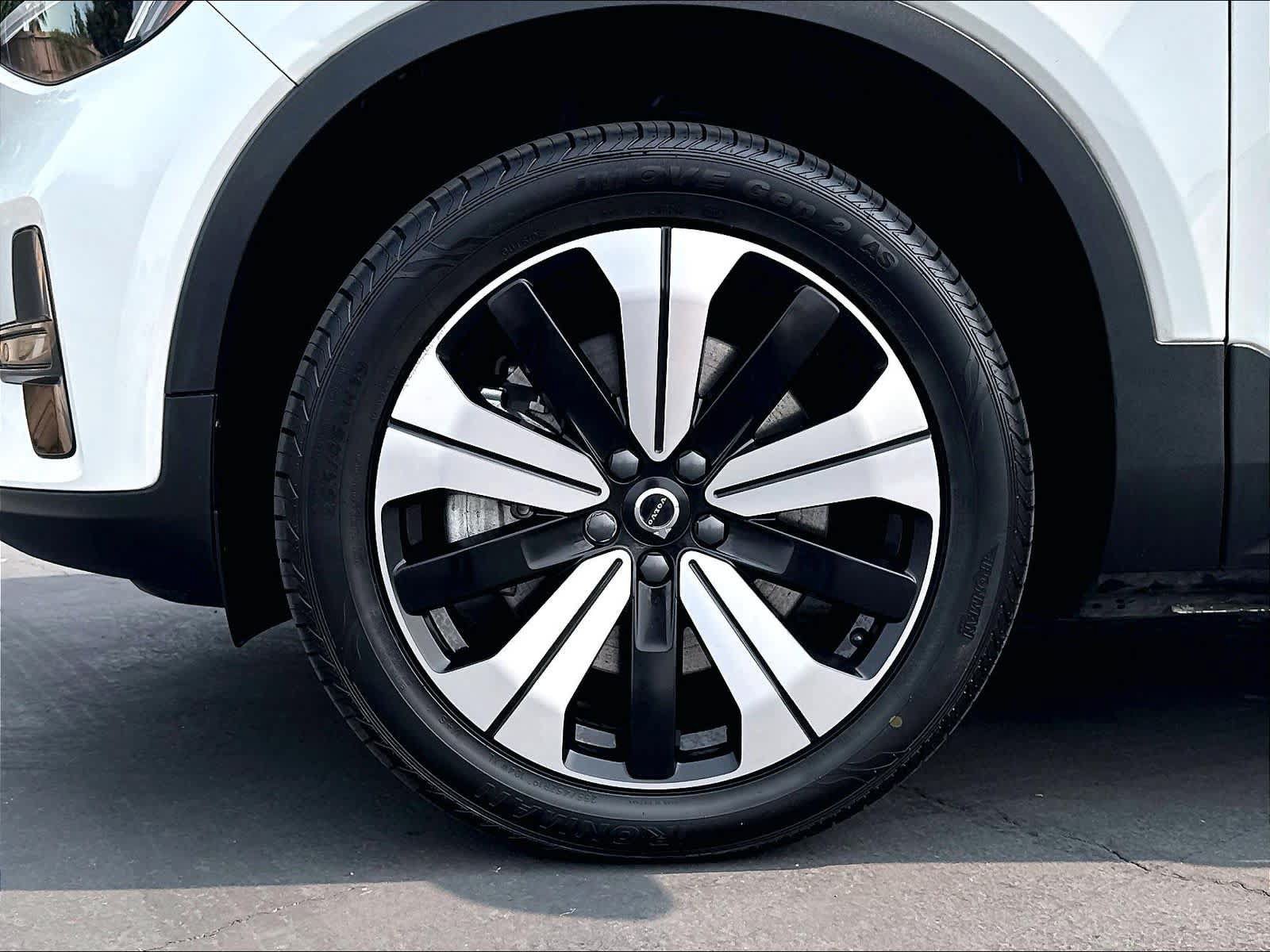 Used 2023 Volvo XC40 Recharge Core w/ Protection Package Premier AWD/4WD image 12