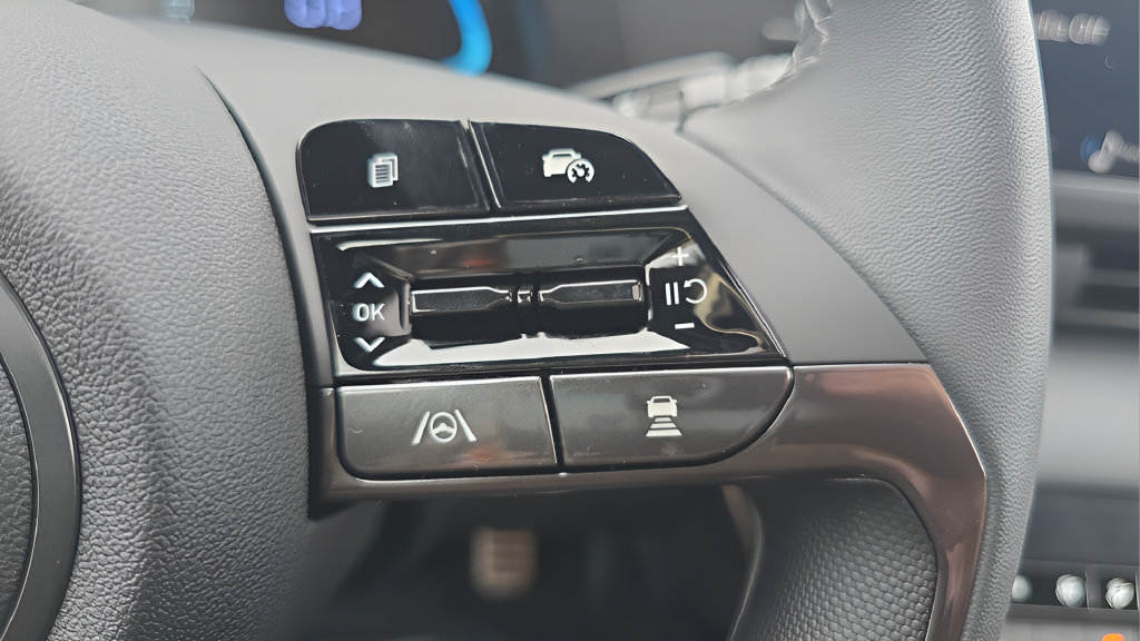New 2026 Hyundai Elantra SEL Sport Premium FWD image 11
