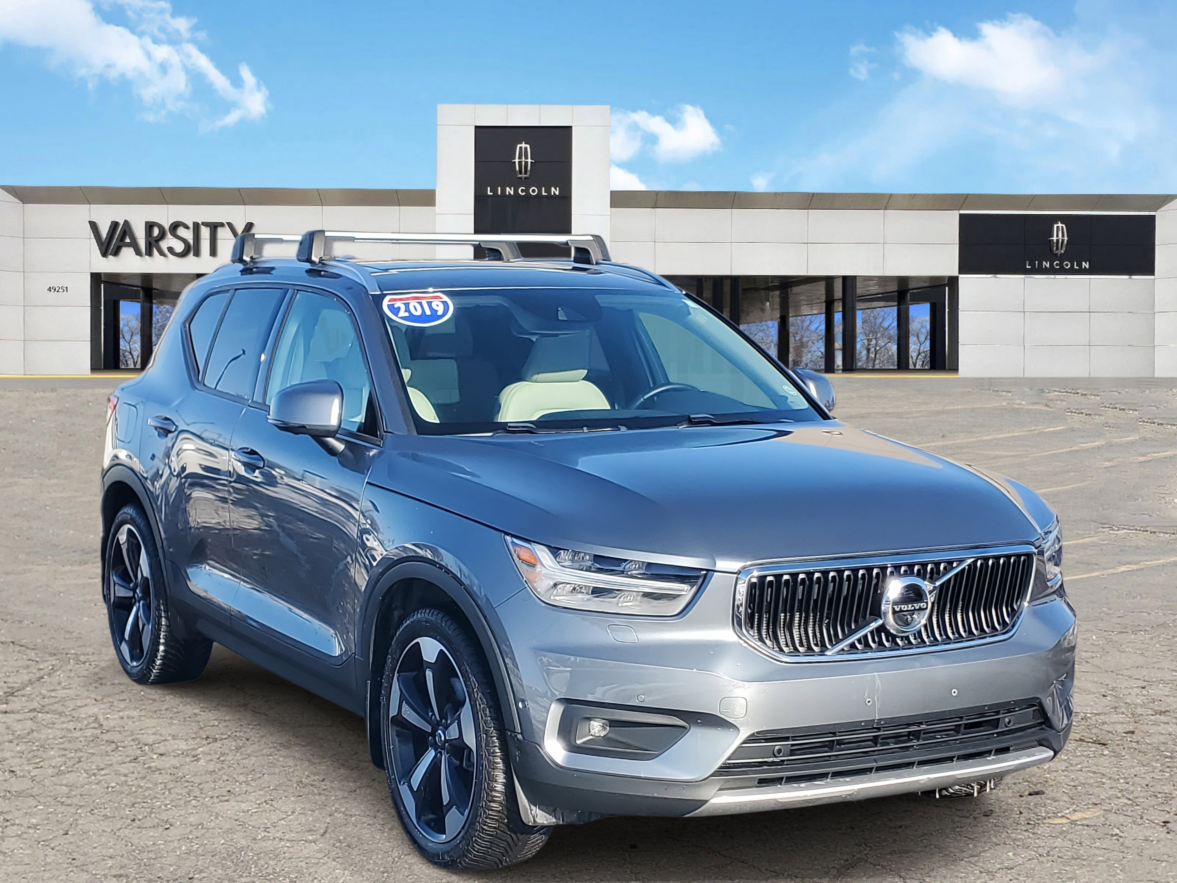 Used 2019 Volvo XC40 T5 Momentum