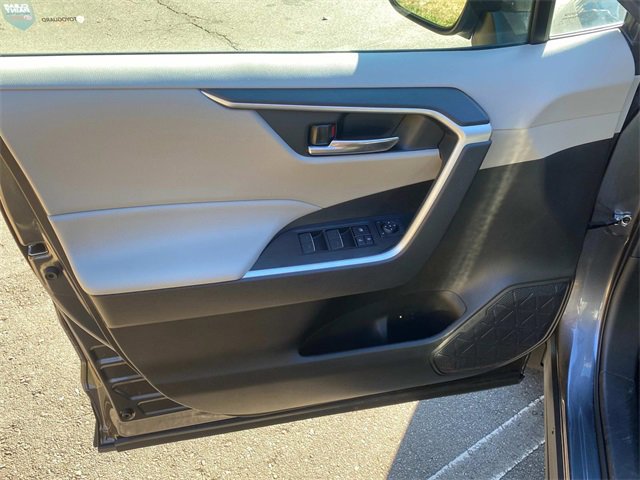 Used 2022 Toyota RAV4 XLE image 12