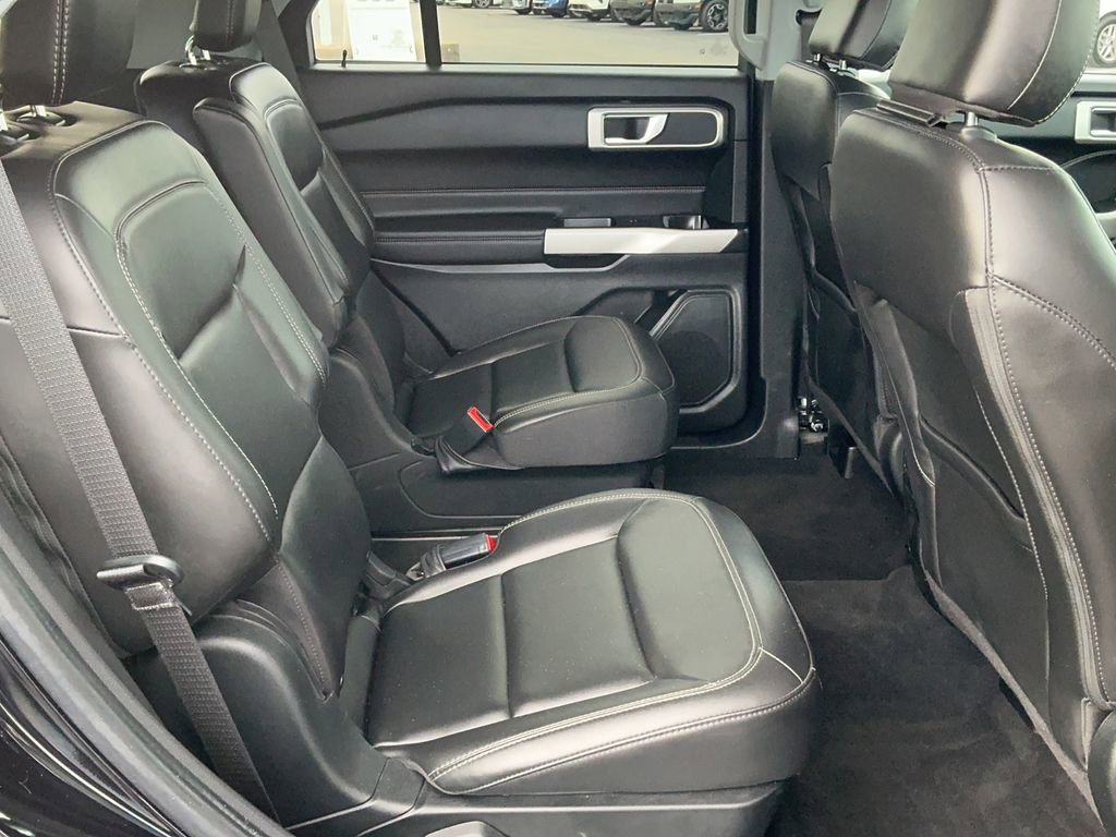 Used 2022 Ford Explorer XLT w/ Equipment Group 202A image 14