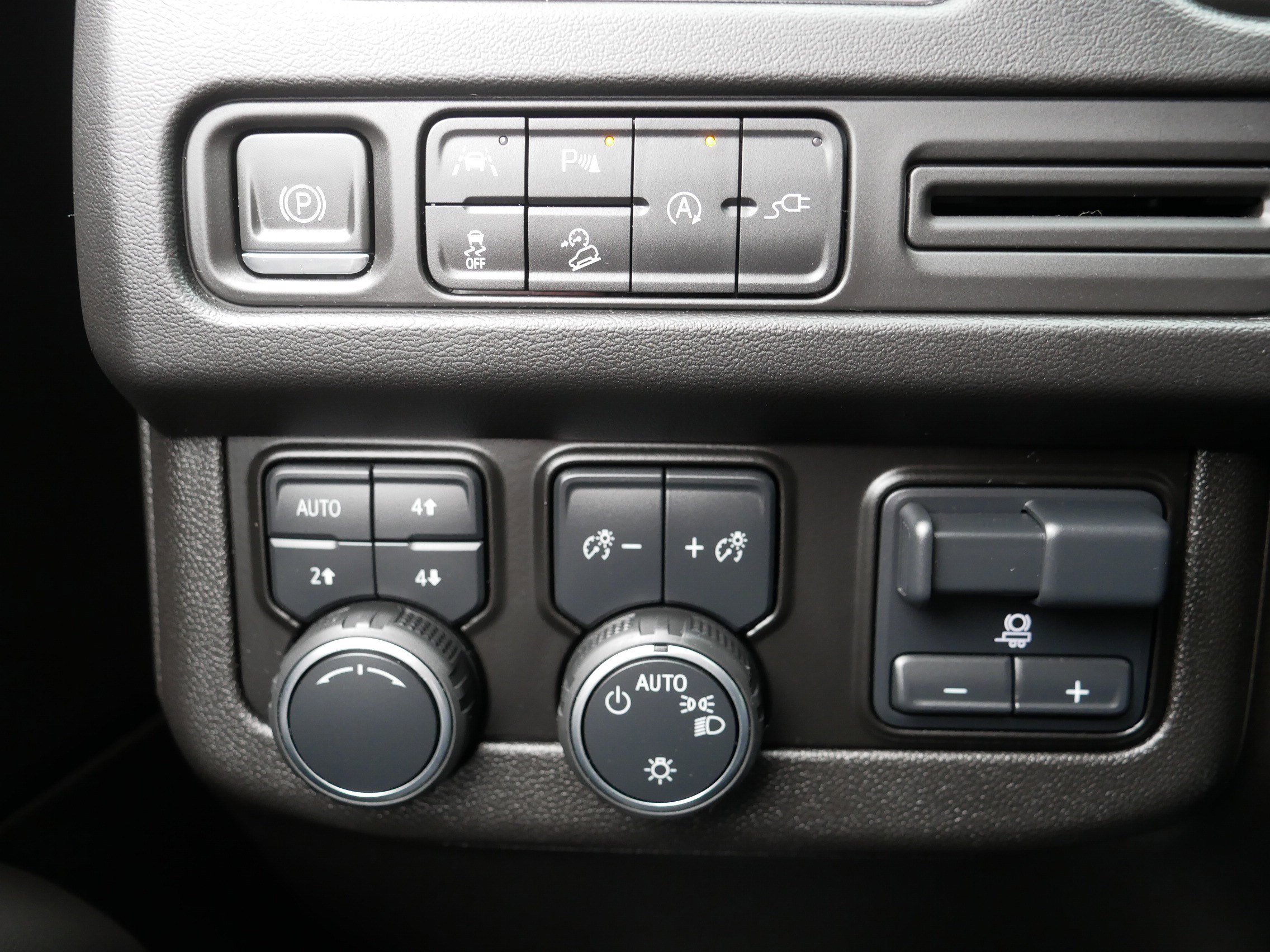 Used 2021 Chevrolet Tahoe Z71 w/ Z71 Signature Package image 26