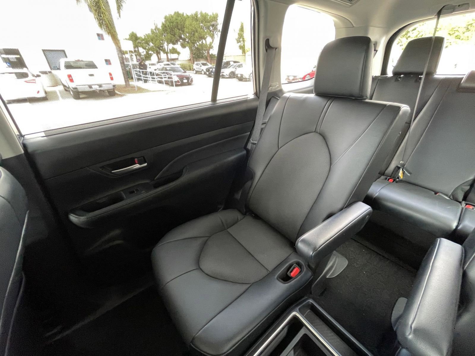 Used 2025 Toyota Grand Highlander FWD image 40