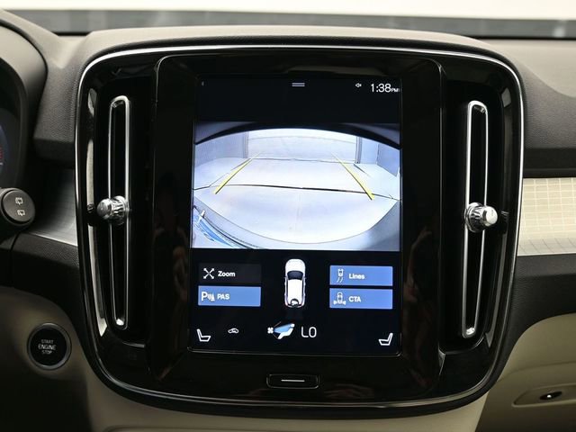 Used 2020 Volvo XC40 T5 Momentum w/ Protection Package Premier image 18