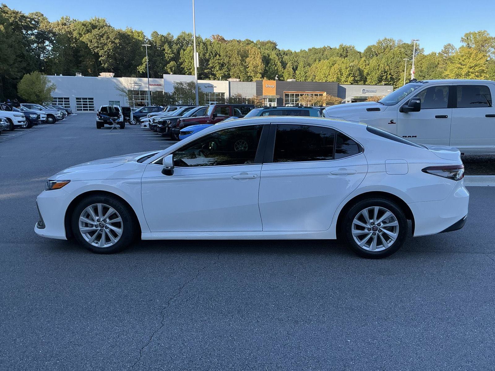 Used 2022 Toyota Camry LE w/ Convenience Package FWD image 2