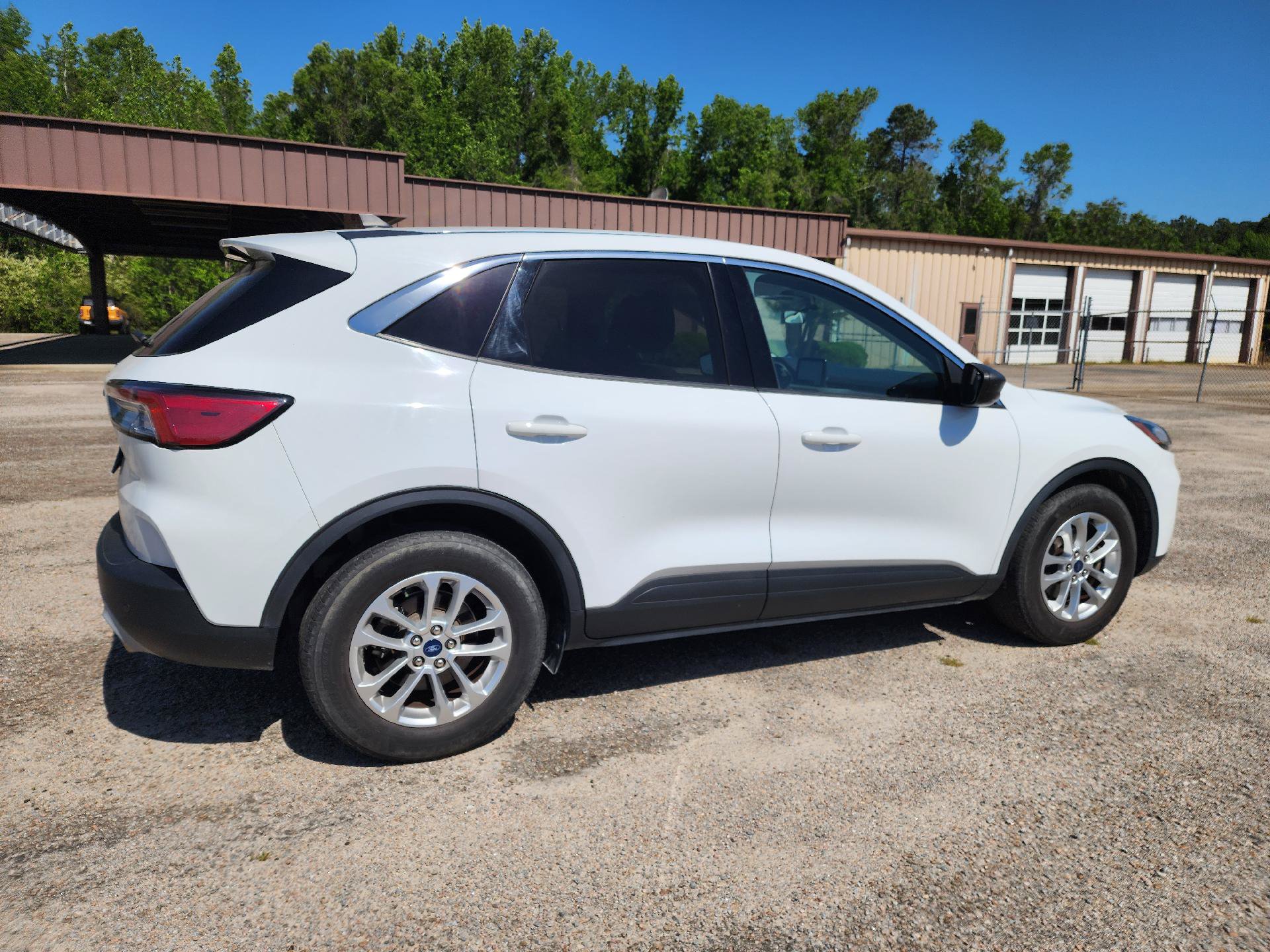 Used 2022 Ford Escape SE FWD image 3
