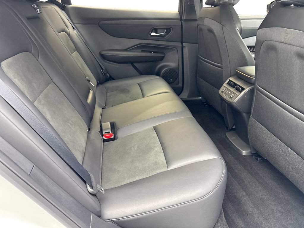 Used 2024 Nissan Ariya AWD image 40
