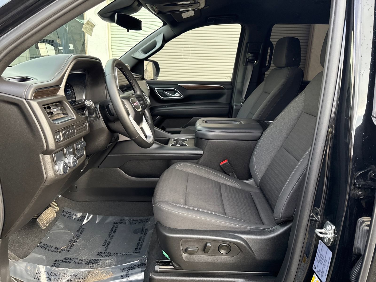 Used 2024 GMC Yukon SLE w/ Gmc Pro Safety Plus Package image 9