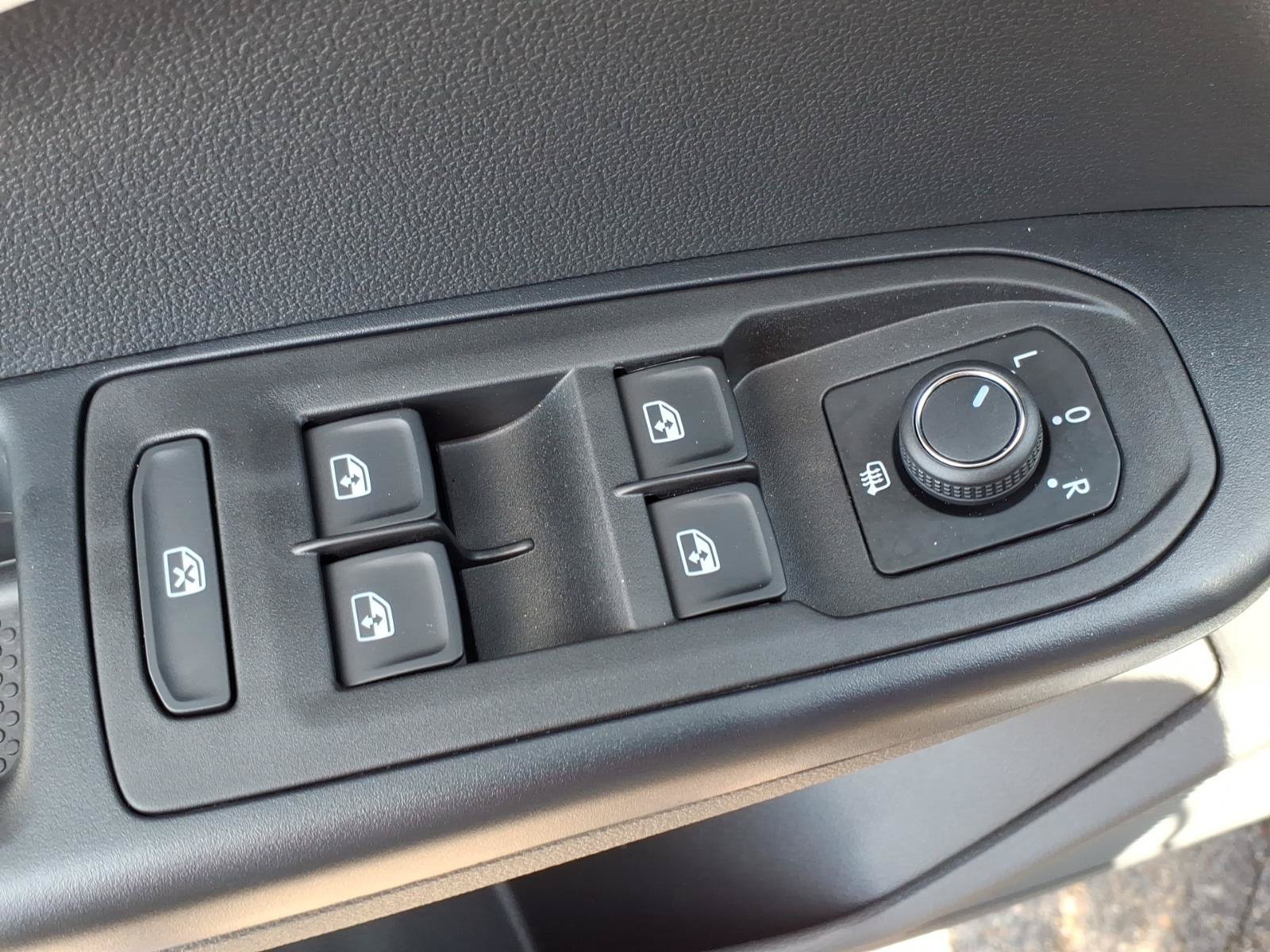 New 2026 Volkswagen Taos SE AWD/4WD image 9