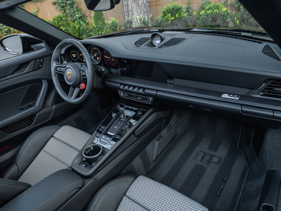 Used 2023 Porsche 911 50th Anniversary Edition image 15