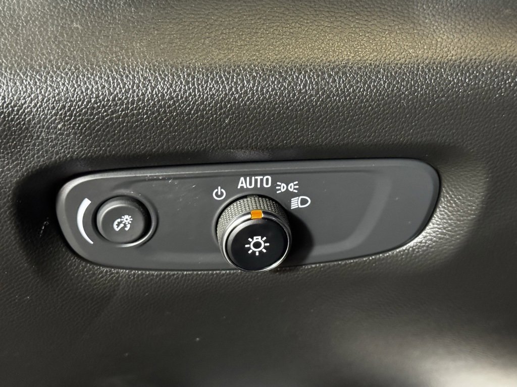 Used 2022 Chevrolet Traverse LT image 17